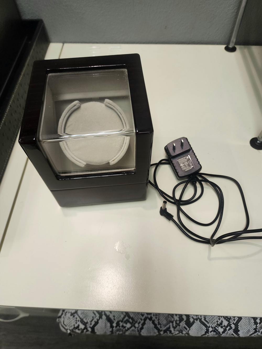 Wooden Watch Winder in Dark Brown with Clear Display
